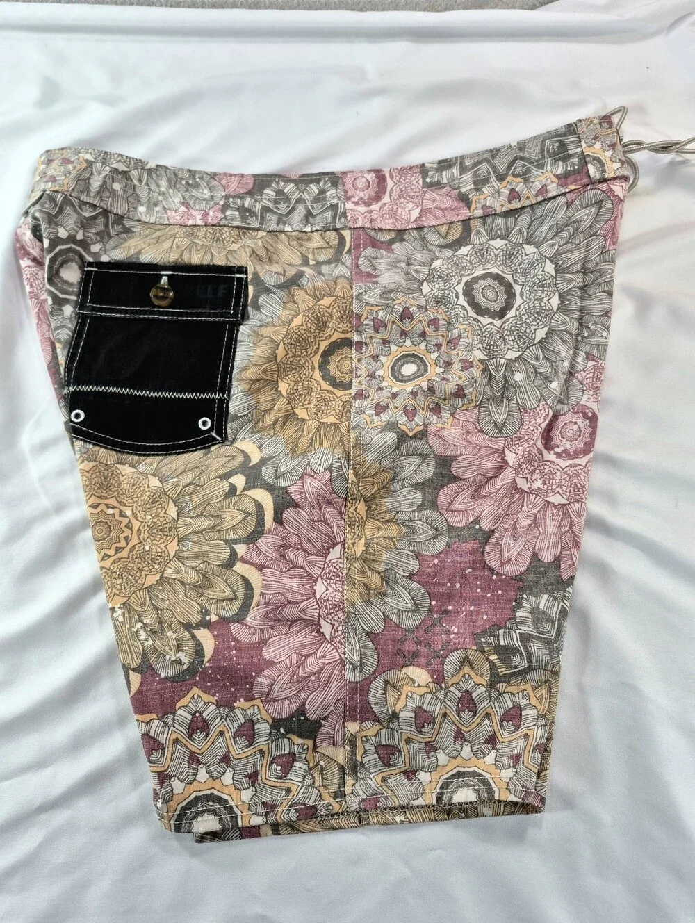 NWOT Reef Vintage Floral Mandala Board Shorts 34W.Beach Swim Surf Summer Travel